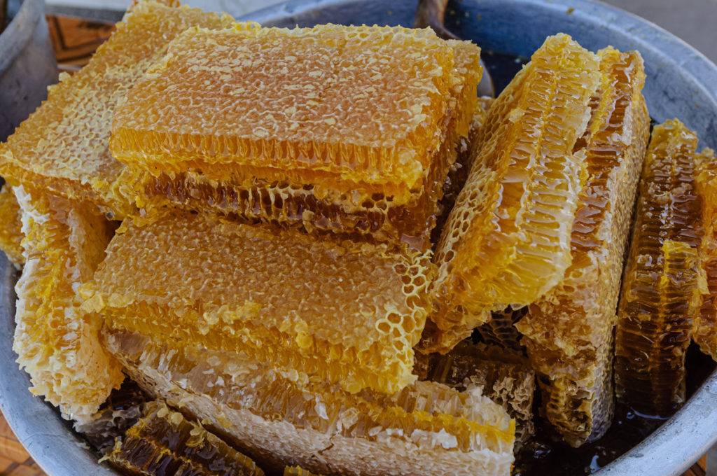 Blog :: Cire d'abeille : un produit 100 % naturel et indispensable - Tout  pour nos abeilles : retrouvez ici tout le matériel d'apiculture